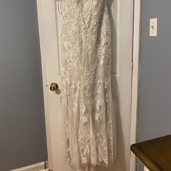 NEVER WORN, UN ALTERED wedding dress! - Picture 4 of 4